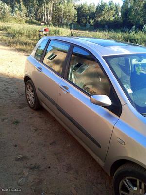 Fiat Stilo 1.9 JTD 115 cavalos Outubro/02 - à venda -