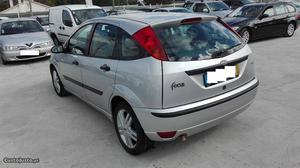 Ford Focus 1.8TDDi Agosto/02 - à venda - Ligeiros