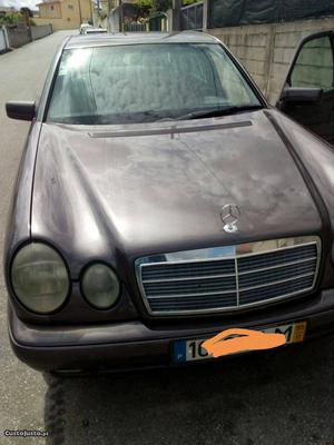 Mercedes-Benz E 220 Classic Outubro/95 - à venda - Ligeiros