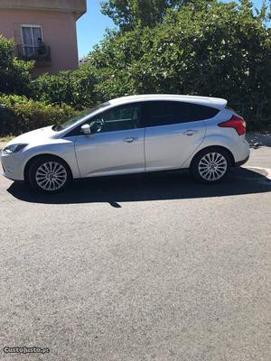 Ford Focus 1.6 TDCI Titanium Abril/13 - à venda - Ligeiros