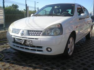 Renault Clio 1.2 RN 5 portas Agosto/02 - à venda - Ligeiros