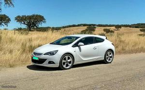 Opel Astra GTC Junho/12 - à venda - Ligeiros Passageiros,