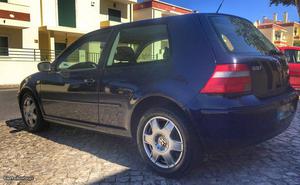 VW Golf 1.9 TDI Fevereiro/03 - à venda - Ligeiros