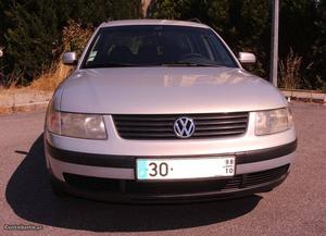 VW Passat Variant-1.9TDI110cv Outubro/98 - à venda -