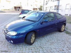 Renault Mégane  v coupé Dezembro/00 - à venda -