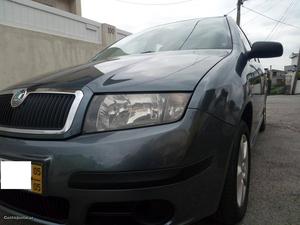 Skoda Fabia 1.4 TDi "C/Nova" Maio/05 - à venda - Ligeiros