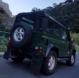 Land Rover Defender TD5 - 6 Lugares Fevereiro/99 - à venda