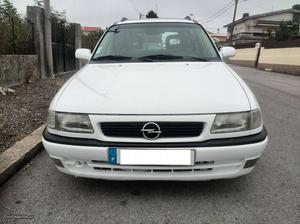 Opel Astra V Connoisseur Junho/96 - à venda -