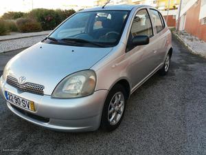 Toyota Yaris sol Janeiro/02 - à venda - Ligeiros