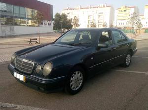 Mercedes-Benz E 220 D elegance Outubro/97 - à venda -
