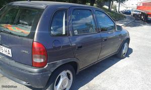 Opel Corsa CDX 12 Julho/96 - à venda - Ligeiros