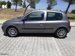 Renault Clio 1.5 Dci Maio/02 - à venda - Comerciais / Van,