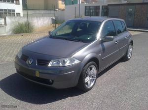 Renault Mégane 1.5 Dci 5P c/AC Novembro/04 - à venda -