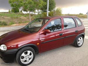 Opel Corsa v Económico Novembro/99 - à venda -