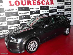 Audi A3 1.6 TDi Attraction Janeiro/14 - à venda - Ligeiros