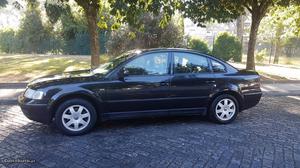 VW Passat 1.9 tdi Nacional Abril/97 - à venda - Ligeiros