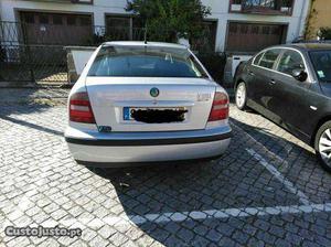 Skoda Octavia 1.6 Sr 101cv Abril/98 - à venda - Ligeiros