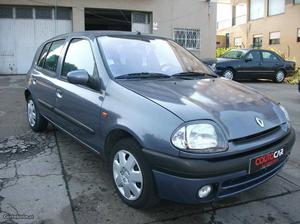 Renault Clio 1.4 c dirc assit Agosto/98 - à venda -