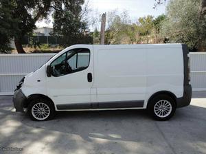 Opel Vivaro 1.9dti Sinistrada Abril/02 - à venda - Ligeiros