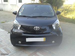 Toyota iQ 1.4 D-4D Agosto/12 - à venda - Ligeiros