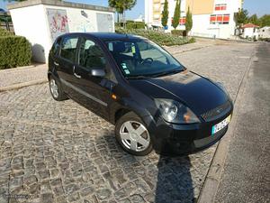 Ford Fiesta 1.2 AMBIENTE Julho/07 - à venda - Ligeiros