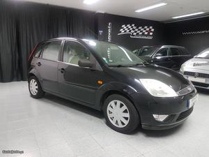 Ford Fiesta 1.4 Ghia Maio/04 - à venda - Ligeiros