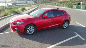 Mazda 3 Evolve HS NAVI Março/15 - à venda - Ligeiros