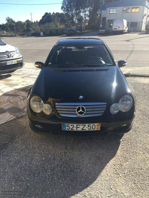 Mercedes-Benz C 220 sport coupe Março/05 - à venda -