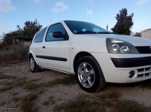 Renault Clio 1.5 dci com AC Abril/04 - à venda - Comerciais