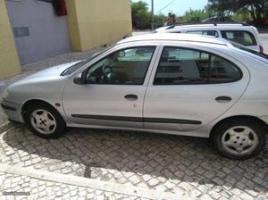 Renault Mégane Elegance Maio/98 - à venda - Ligeiros