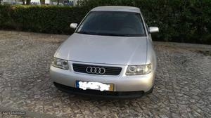 Audi A3 gasolina com ar Novembro/00 - à venda - Ligeiros