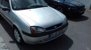 Ford Fiesta 18 TD Dezembro/01 - à venda - Comerciais / Van,