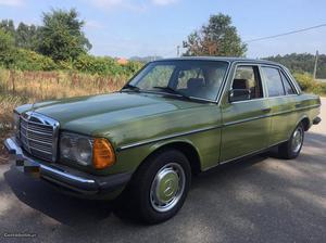 Mercedes-Benz 200 Gasolina Julho/80 - à venda - Comerciais