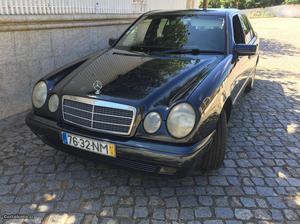 Mercedes-Benz E 220 d aceito troca por jipe Novembro/97 - à