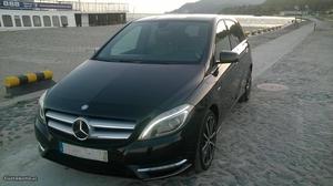 Mercedes-Benz B 180 Blue Efficient AMG Fevereiro/12 - à