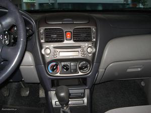 Nissan Almera 1.5 5 Portas 150M 02 Janeiro/02 - à venda -