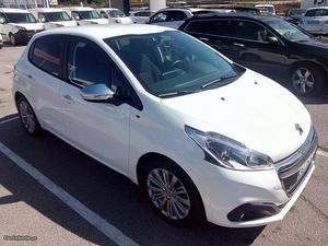 Peugeot 208 Puretech Style 82cv Março/16 - à venda -