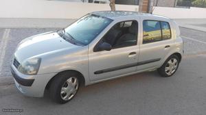 Renault Clio diesel 5 lugares Agosto/04 - à venda -