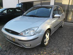 Ford Focus 1.4 (5P) Outubro/04 - à venda - Ligeiros