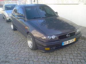 Opel Astra v Abril/96 - à venda - Ligeiros