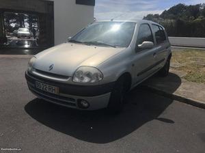 Renault Clio 1.2 5 lugares  Março/01 - à venda -