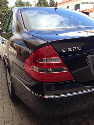 Mercedes-Benz E 220 Avantagarde Maio/06 - à venda -