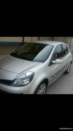 Renault Clio série 3 Outubro/07 - à venda - Ligeiros