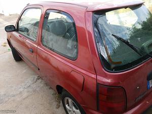 Nissan Micra gasolina Junho/01 - à venda - Ligeiros