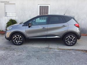 Renault Captur 0.9 TCE Exclusive Abril/16 - à venda -