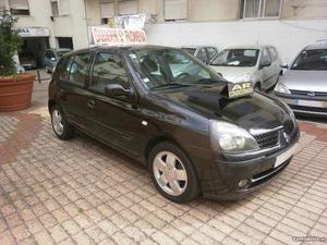 Renault Clio 1.4i 16v - Privilege Janeiro/03 - à venda -