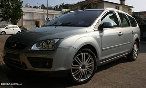 Ford Focus SW 1.6TDCI Titanium Maio/05 - à venda - Ligeiros