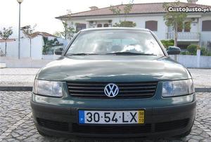 VW Passat 1.9 TDi Confortline Outubro/98 - à venda -