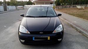 Ford Focus 1.4 I Dezembro/01 - à venda - Ligeiros