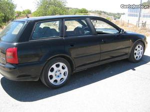 Audi A4 TDI CARRINHA Maio/98 - à venda - Ligeiros